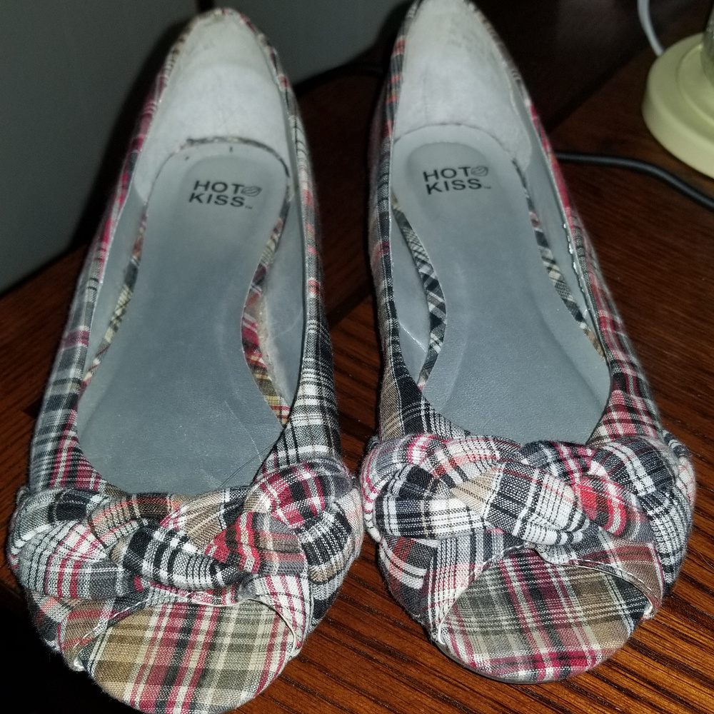 Hot Kiss Multi Colored Open Toe Flats Size 7